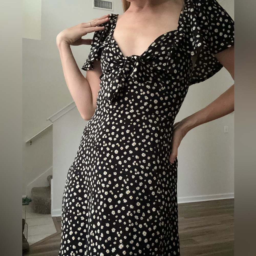 Elegant daisies dress